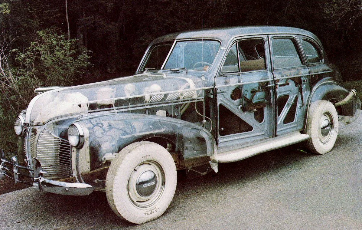 Tas bija bezjēdzīgi, bet kopš rūpniecība atklāja orgstiklu, 1939. gadā Pontiac izlaida pirmo “spoku automašīnu”.