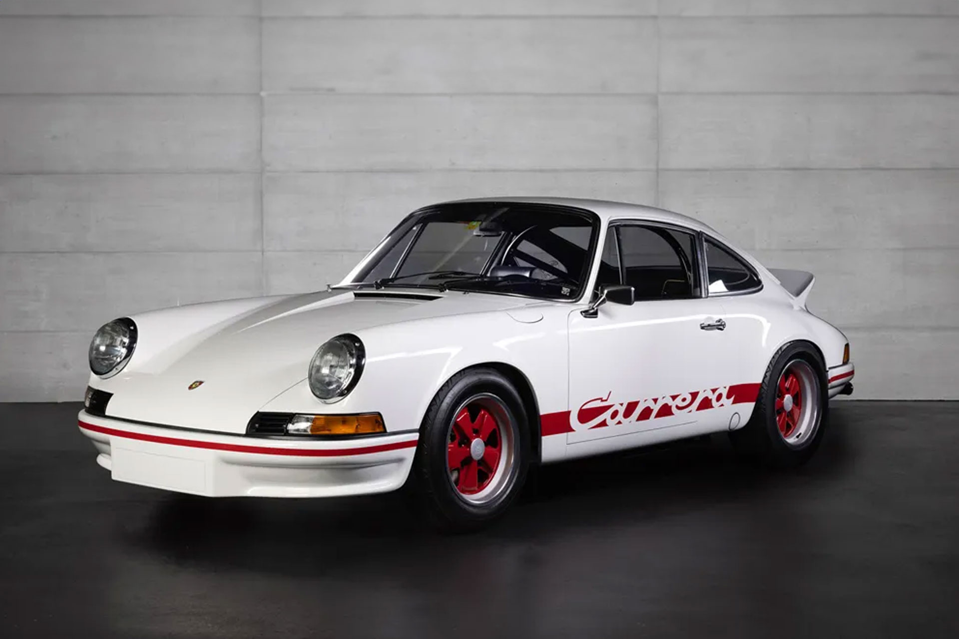 Porsche 911 gadiem ilgi gulēja kā akmens upes gultnē. Kāds no ādas izlīda, lai pārvērstu to par kolekcijas eksemplāru.