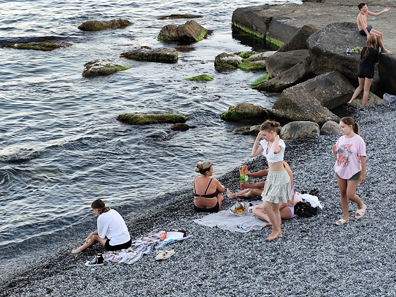 Vasara Latvijā ir tik īsa, ka varas iestādes uzņēma viesus, kuri vēlējās baudīt pludmales: kilogramus fekālijām.