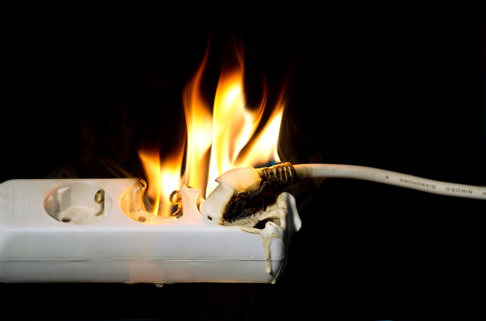 Ja plānojat dienas laikā pagulēt, noteikti atvienojiet šo elektropiederumu no elektrotīkla, lai neizraisītu ugunsgrēku.