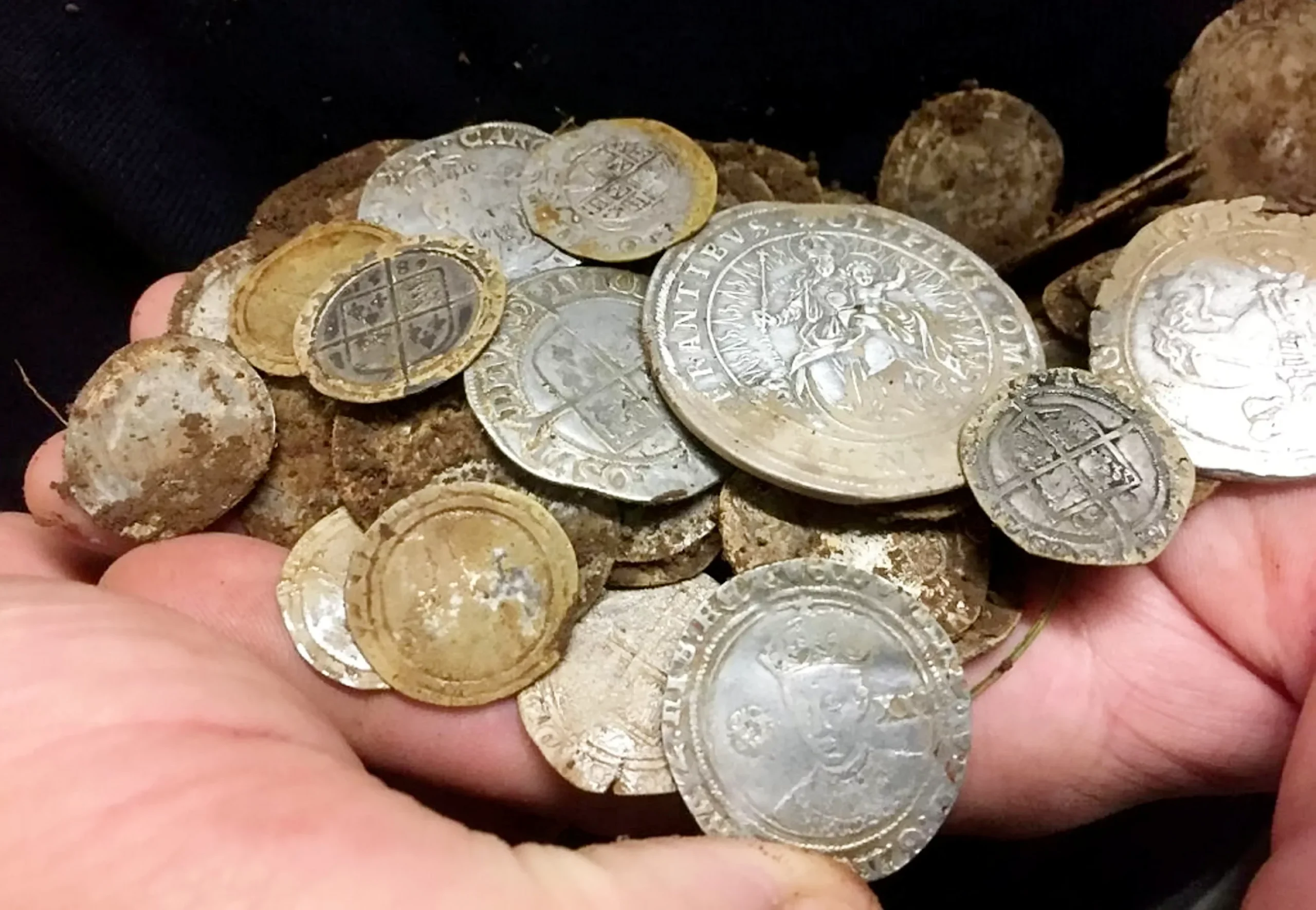 Tūristi dodas uz kalniem un atrod divas 1800. gada bankas: dārgumu, kura vērtība pārsniedz 300 000 eiro.