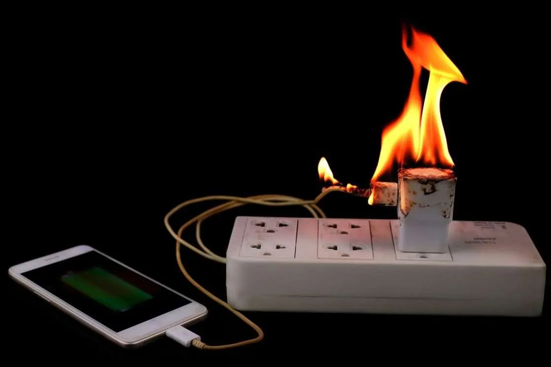 Ja plānojat dienas laikā pagulēt, noteikti atvienojiet šo elektropiederumu no elektrotīkla, lai neizraisītu ugunsgrēku.