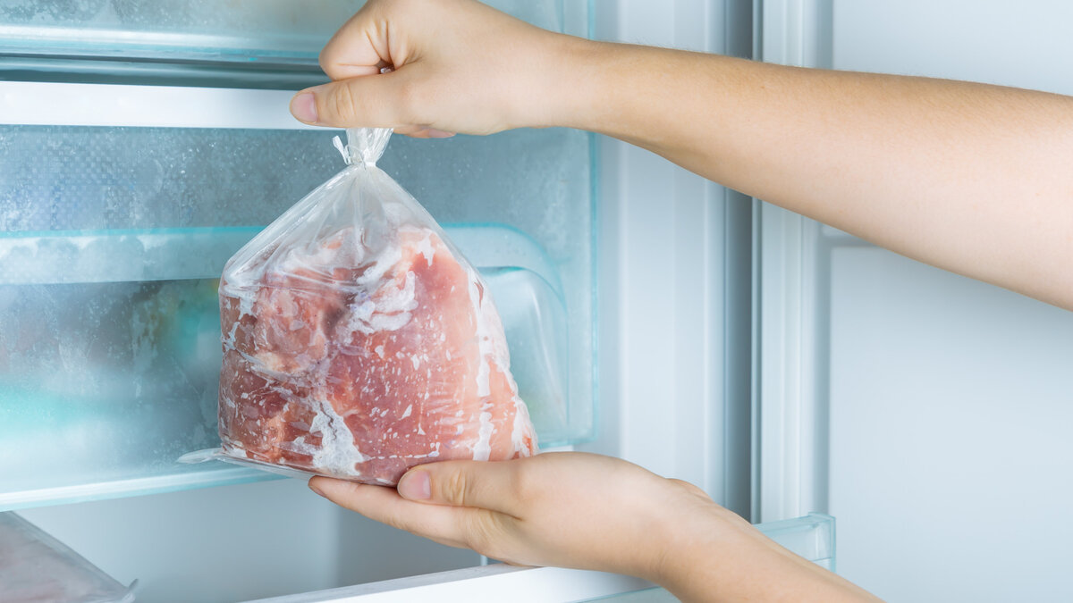 Daudzi pieļauj kļūdu: 10 produkti, kurus nekādā gadījumā nedrīkst sasaldēt, citādi jūs riskējat sabojāt ēdienu