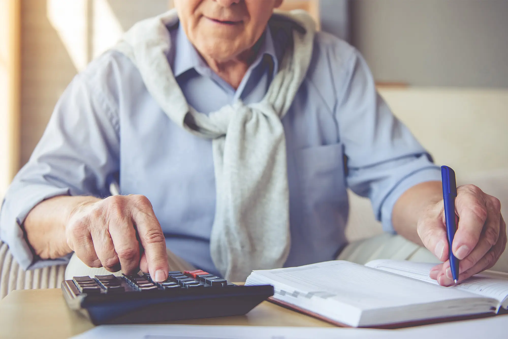 Pensionāram jāatmaksā 29 000 eiro no savas pensijas par to, ka viņš nopelnīja 180 eiro, strādājot: «Es vienkārši gribēju palīdzēt».